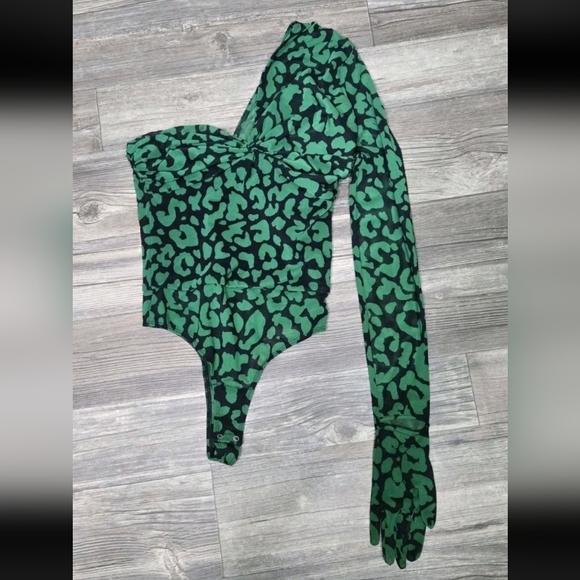 Michael Costello Green Animal Print One-Shoulder Bodysuit - Picture 4 of 9
